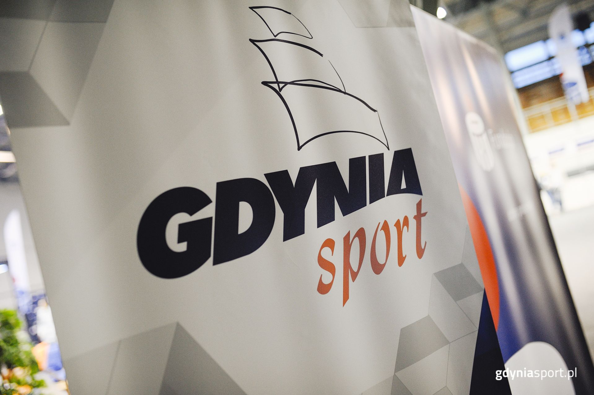 Logo Gdynia Sport na roll-upie 
