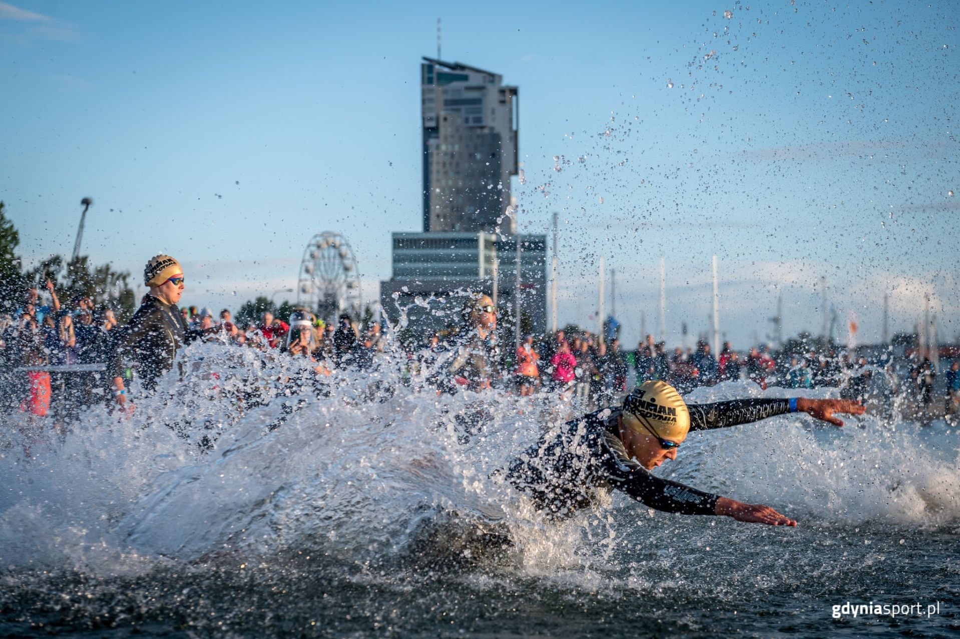Start etapu pływackiego Iron Man Gdynia 
