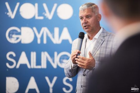 Tomasz Chamera podczas konferencji Volvo Gdynia Sailing Days